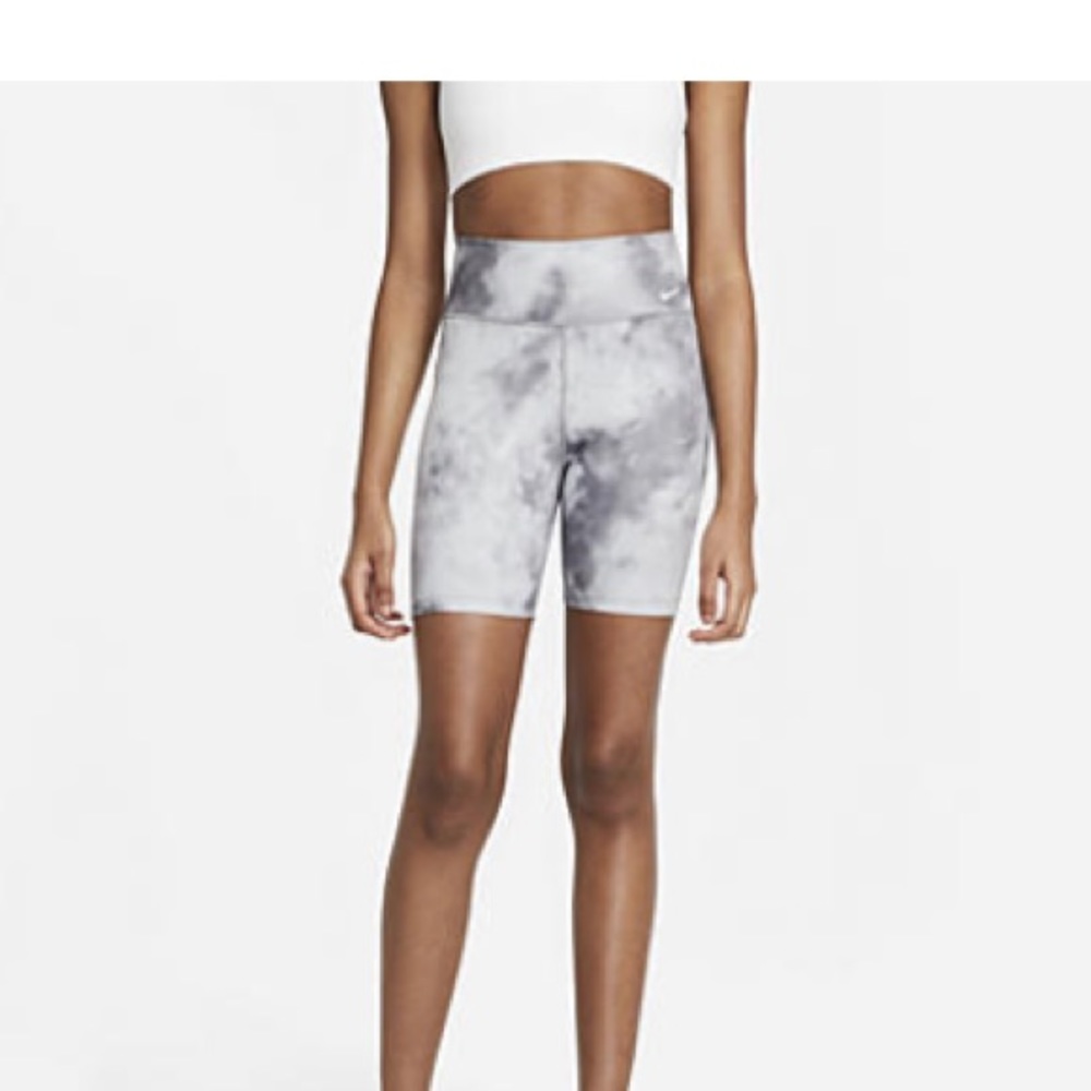 NEW- Nike ONE Icon Clash 7” Shorts: Medium